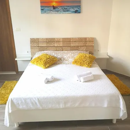 Apartments Grgic Trogir Exterior photo