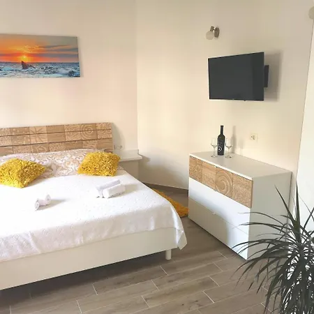 Apartments Grgic Trogir Exterior photo